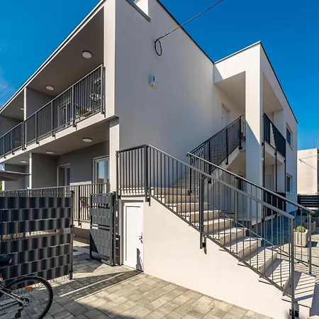 Beach Front Apartment In Zadar With Swimming Pool Zadar