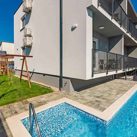 Apartment Beach Front Apartment In Zadar With Swimming Pool Zadar