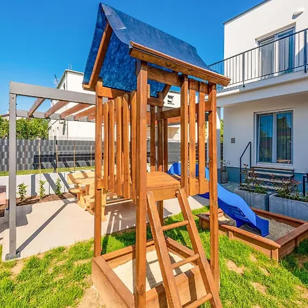 Apartment Beach Front Apartment In Zadar With Swimming Pool *