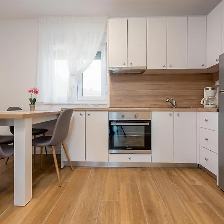 Apartment Beach Front Apartment In Zadar With Swimming Pool *