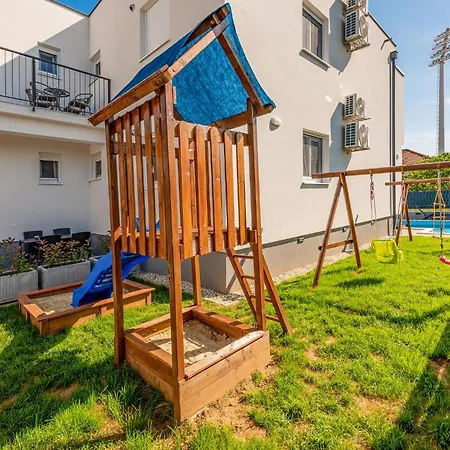 Beach Front Apartment In Zadar With Swimming Pool * Zadar