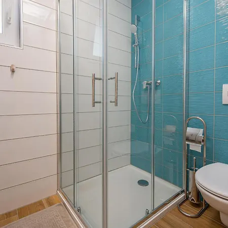 Apartmán Beach Front Apartment In Zadar With Swimming Pool Zadar