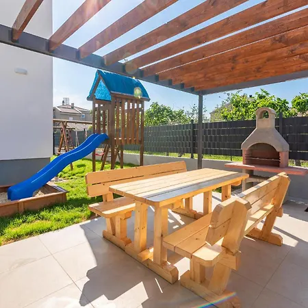 Apartman 2 Bedroom Awesome Apartment In Zadar Zára